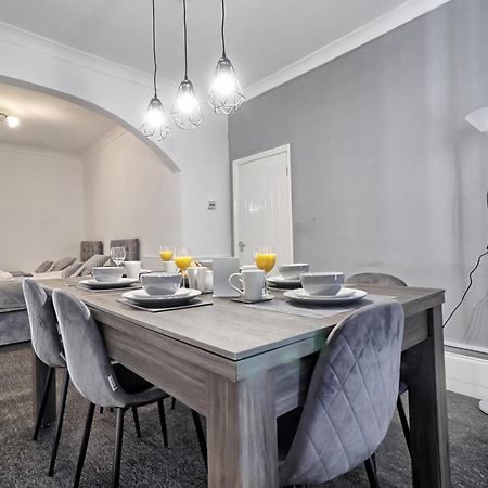 Beautiful Spacious Four Bedroom House With Parking For 2 Cars, 5 Minute Walk To Southend Station Exterior foto