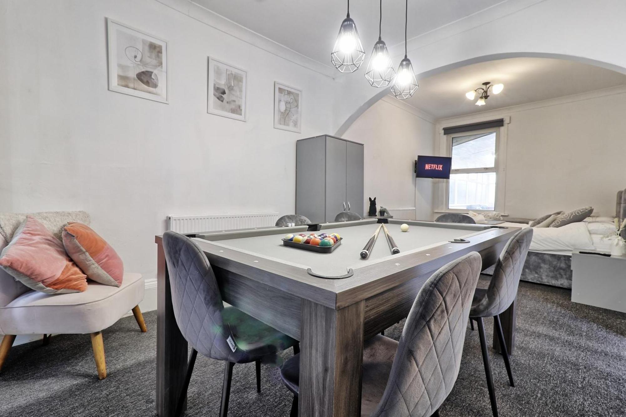 Beautiful Spacious Four Bedroom House With Parking For 2 Cars, 5 Minute Walk To Southend Station Exterior foto