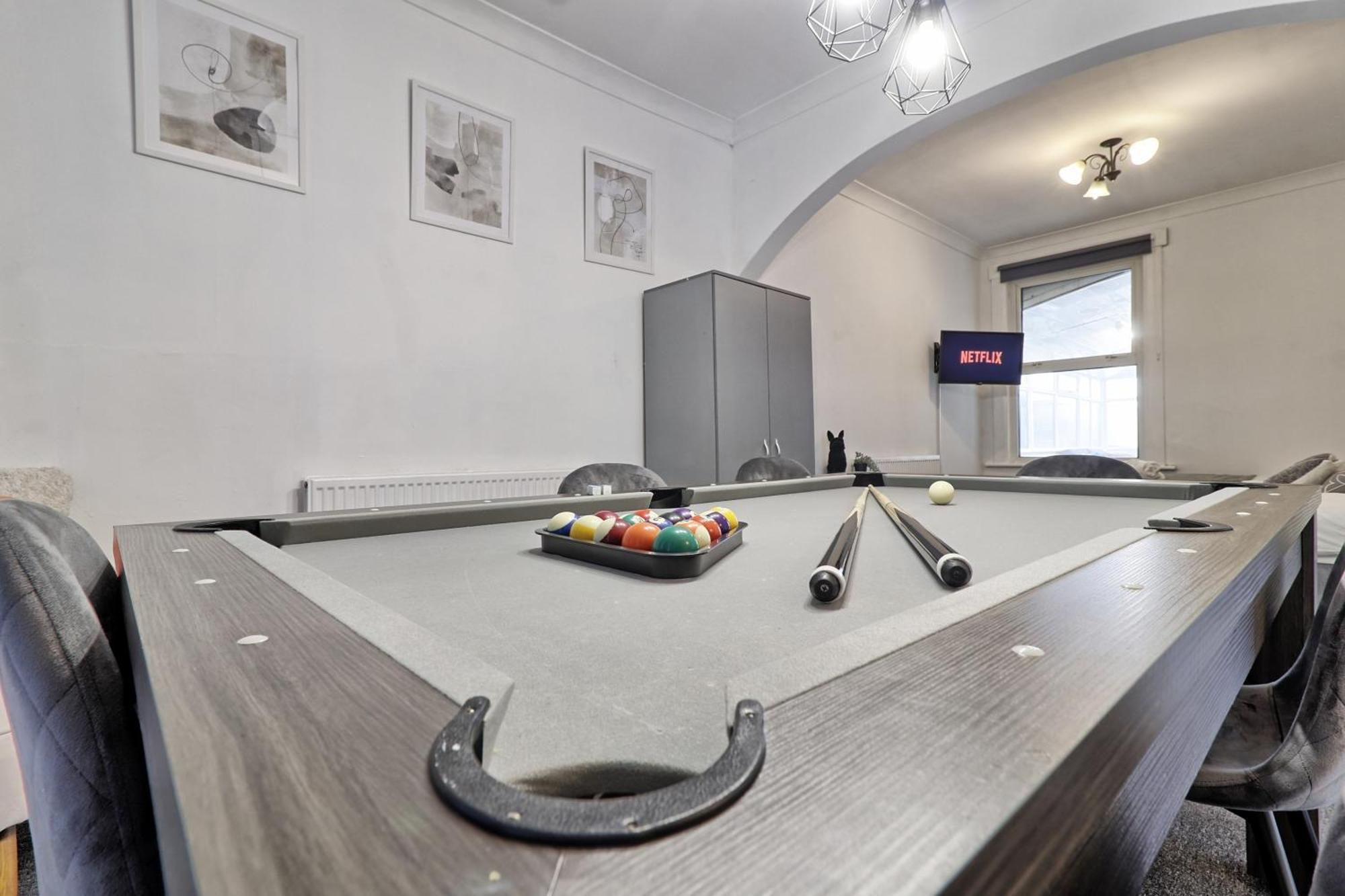 Beautiful Spacious Four Bedroom House With Parking For 2 Cars, 5 Minute Walk To Southend Station Exterior foto