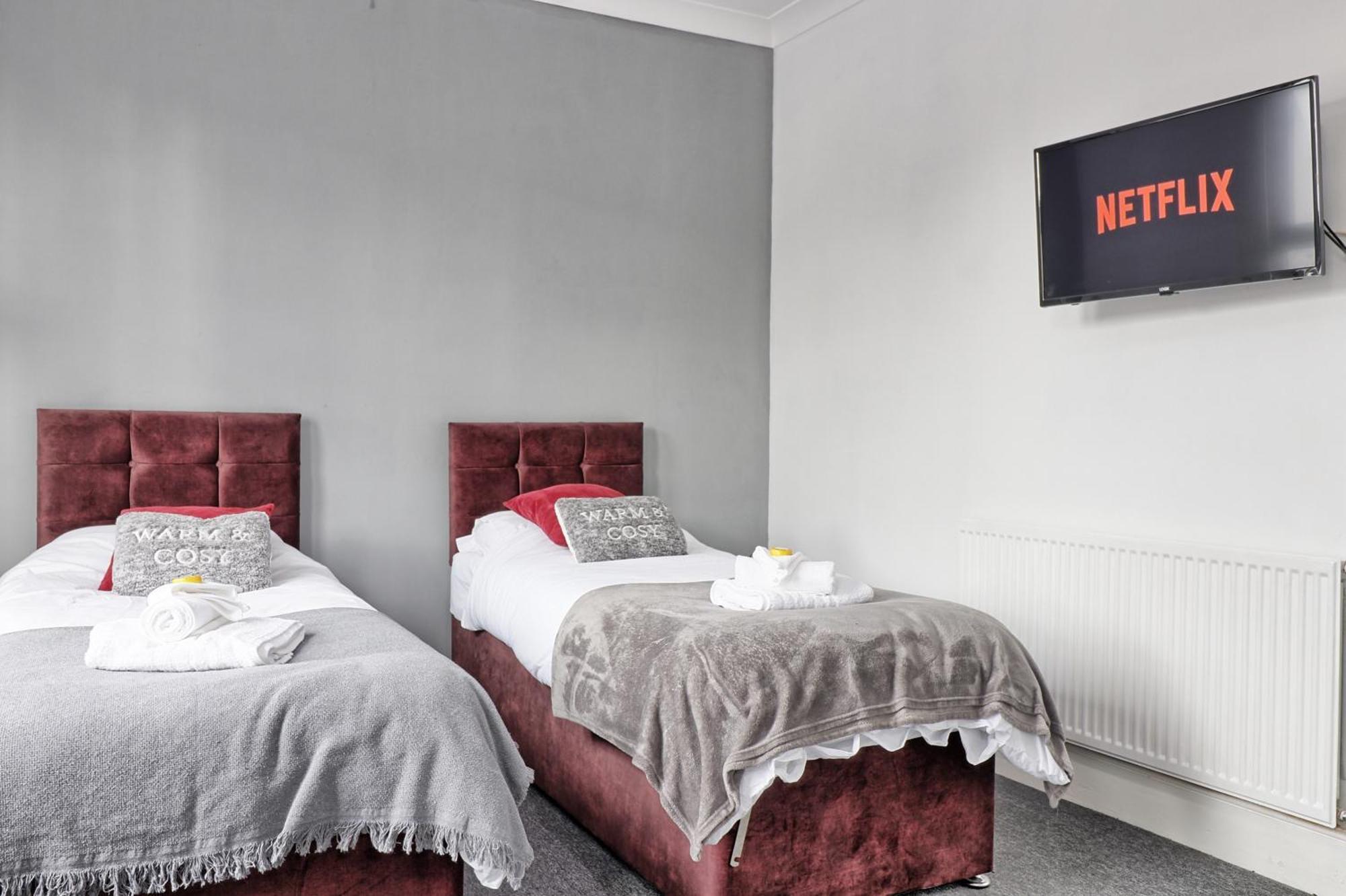 Beautiful Spacious Four Bedroom House With Parking For 2 Cars, 5 Minute Walk To Southend Station Exterior foto